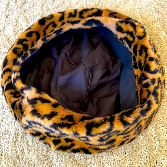 Set:Hat,Bag,Scarf - Picture 7 of 7